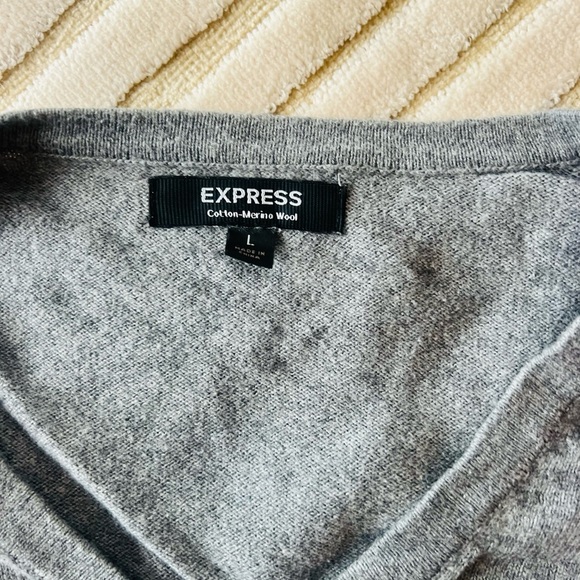 Express Men's Gray partially wool size L Sweater - Picture 2 of 4